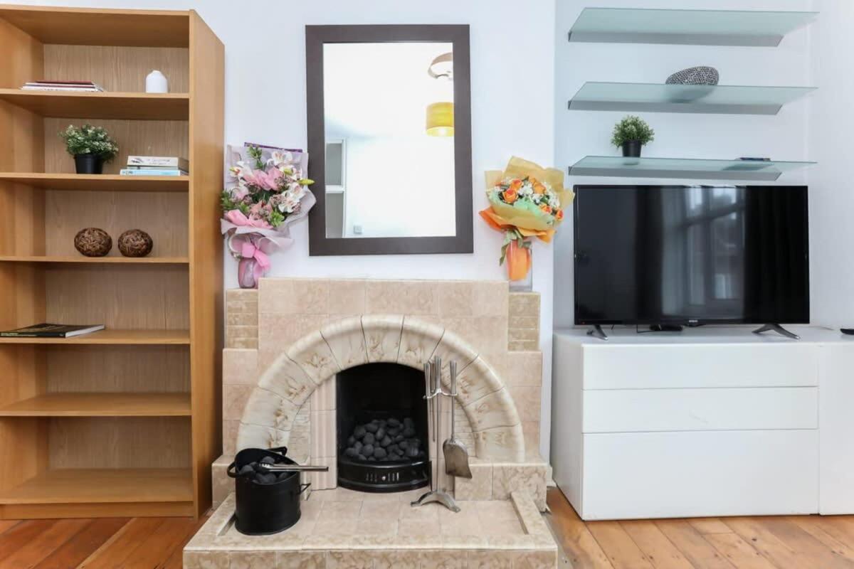2 Bedroom Apartment In Waterloo Central Лондон Экстерьер фото