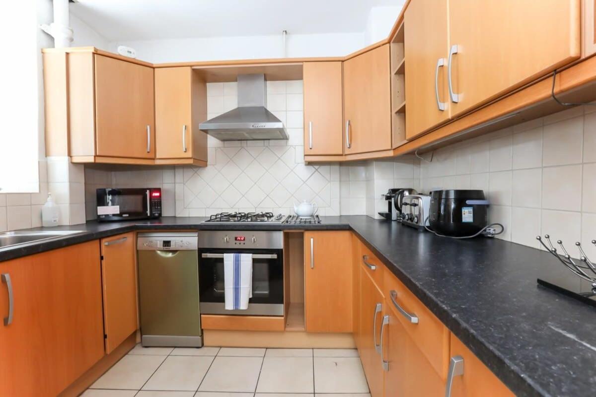 2 Bedroom Apartment In Waterloo Central Лондон Экстерьер фото